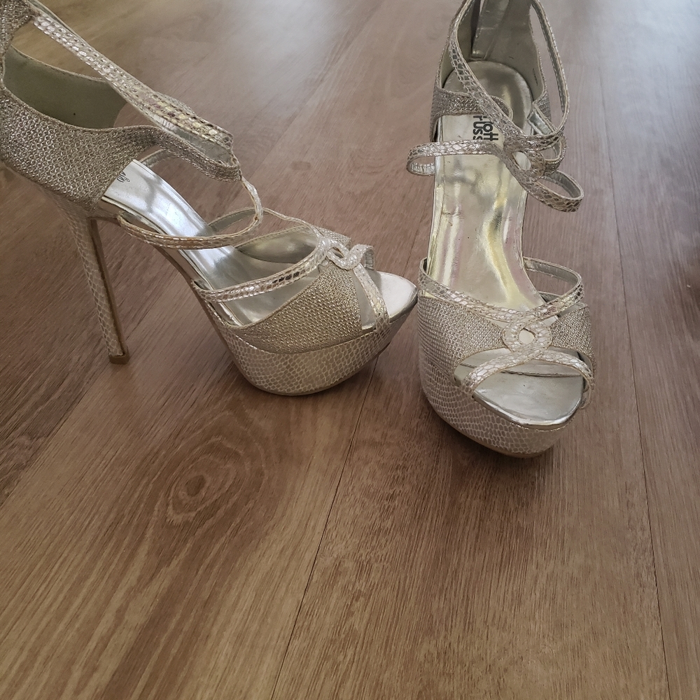 Never worn, size 8, silver